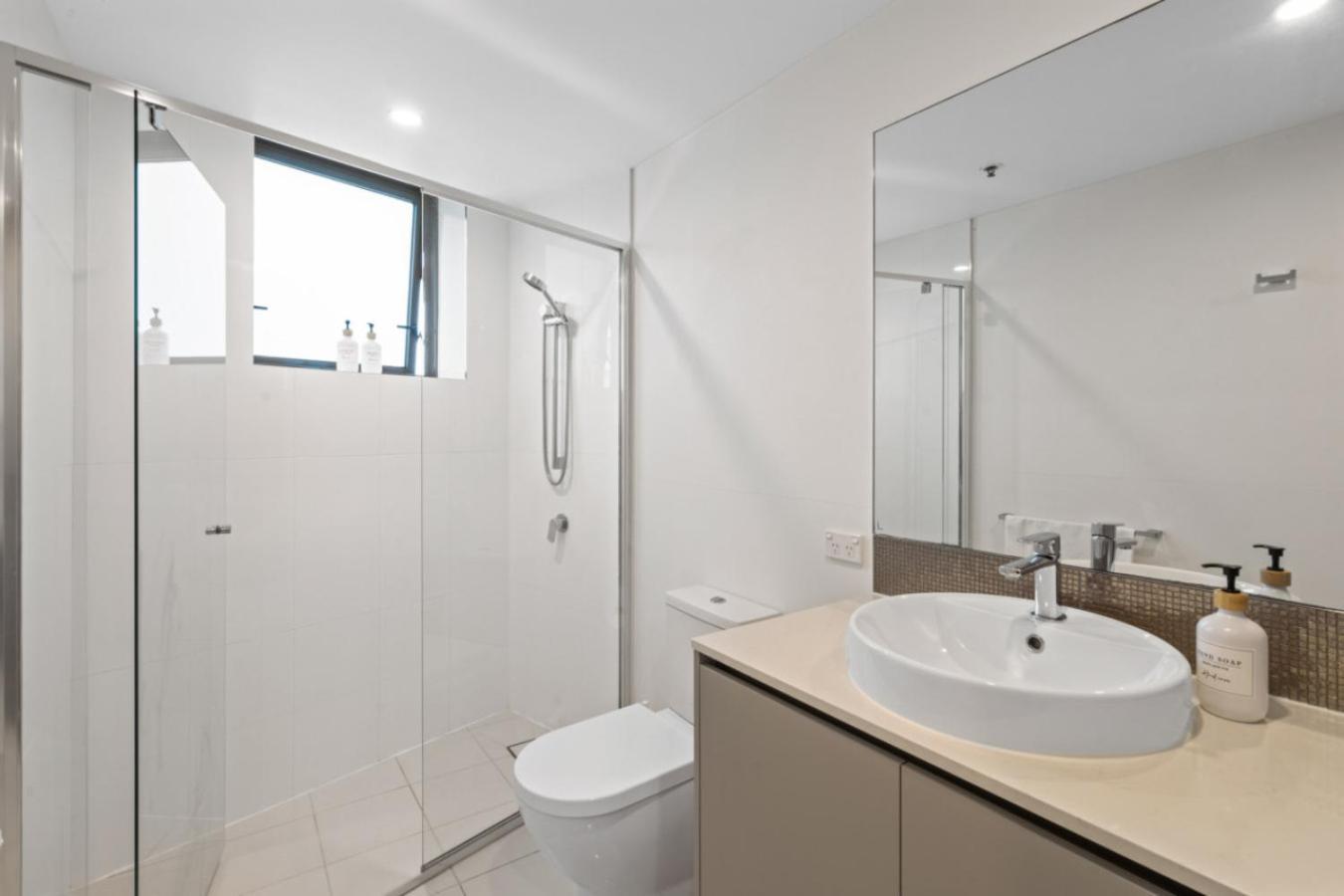 Apartment The Coastline - Beachfront Ocean Skyline View With Pool And Parkng Gold Coast