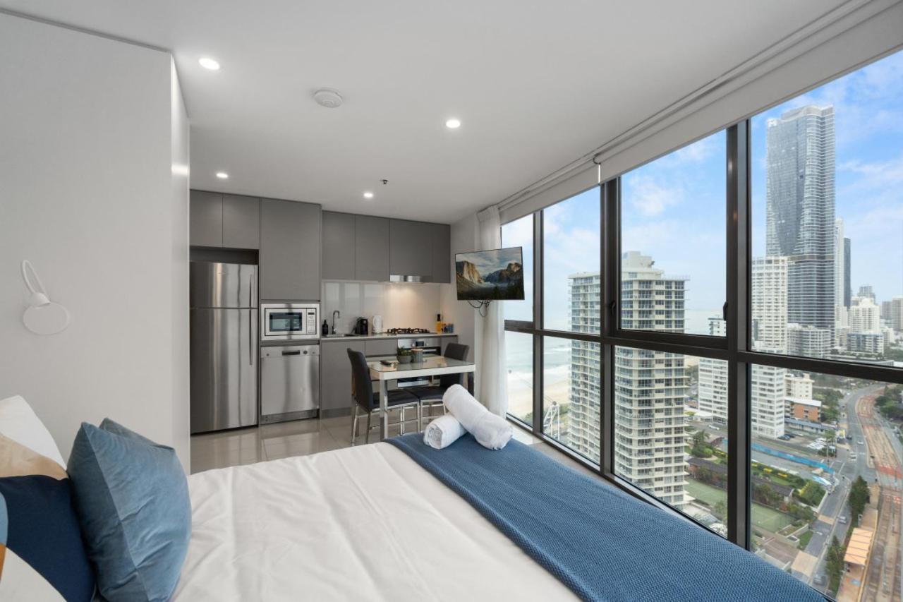 The Coastline - Beachfront Ocean Skyline View With Pool And Parkng