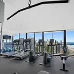 The Coastline - Beachfront Ocean Skyline View Studio With Pool And Parkng
